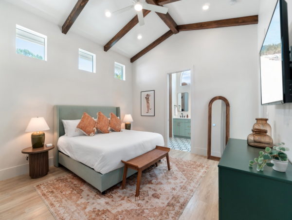 Luxury 4-Bedroom Home Near Vanderbilt Beach in Naples
